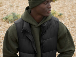 Circular fashion patch beanie