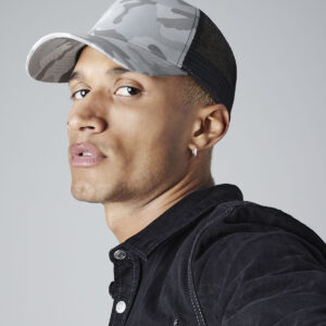 Camo snapback trucker