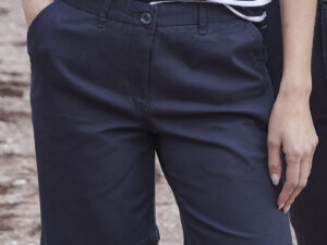 Women's stretch chino shorts