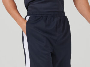 Knitted shorts with zip pockets