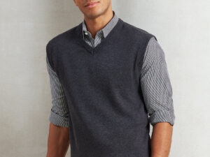 Sleeveless knitted sweater