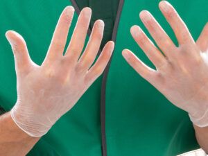 Medical vinyl examination gloves clear (Pack of 100)