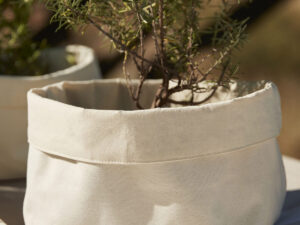 Reversible canvas organiser